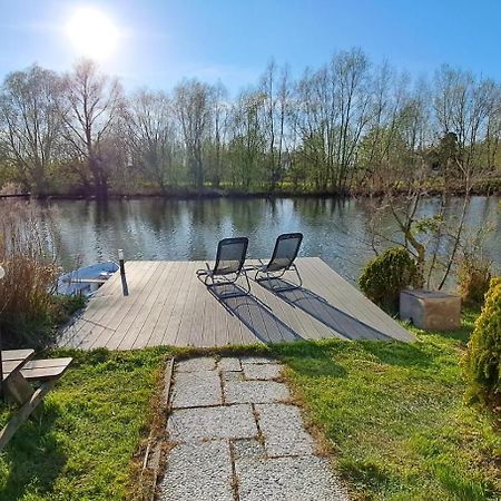 Het Witte Chalet Aan Het Water Van Monumentaal Fort Ooltgensplaat Exteriör bild