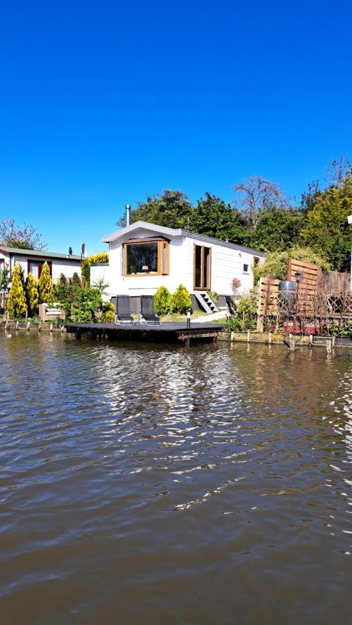 Het Witte Chalet Aan Het Water Van Monumentaal Fort Ooltgensplaat Exteriör bild