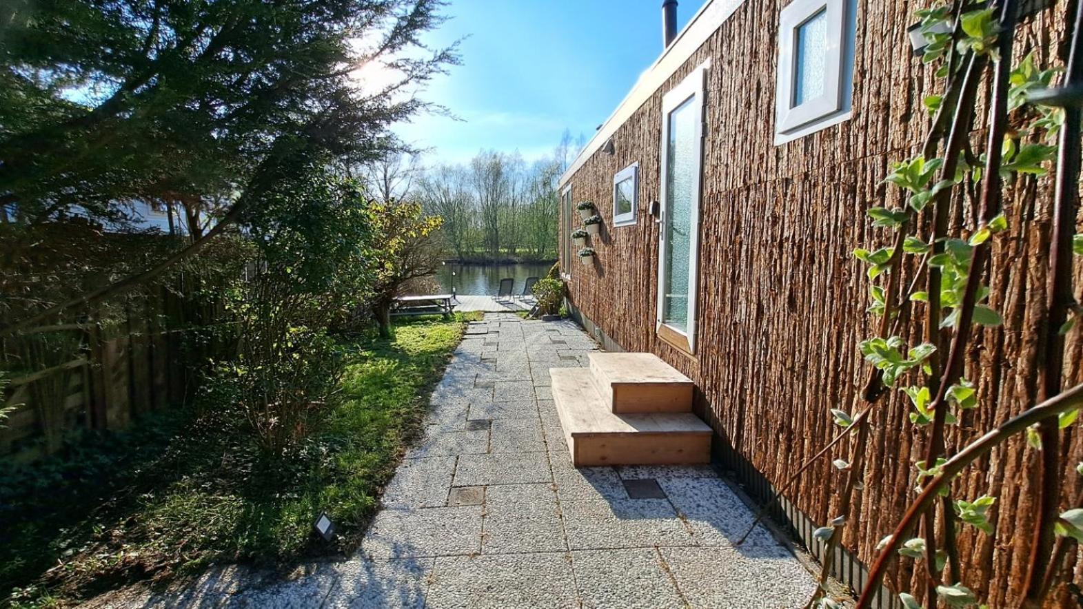 Het Witte Chalet Aan Het Water Van Monumentaal Fort Ooltgensplaat Exteriör bild