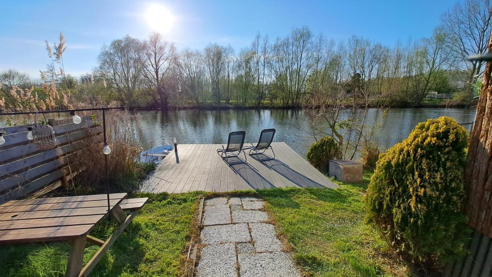 Het Witte Chalet Aan Het Water Van Monumentaal Fort Ooltgensplaat Exteriör bild